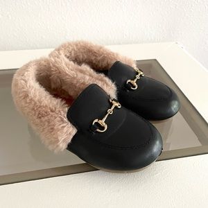 Toddler/Baby Loafers with fur and gold detail. Size 9 (fits like a 5/6). EUC.